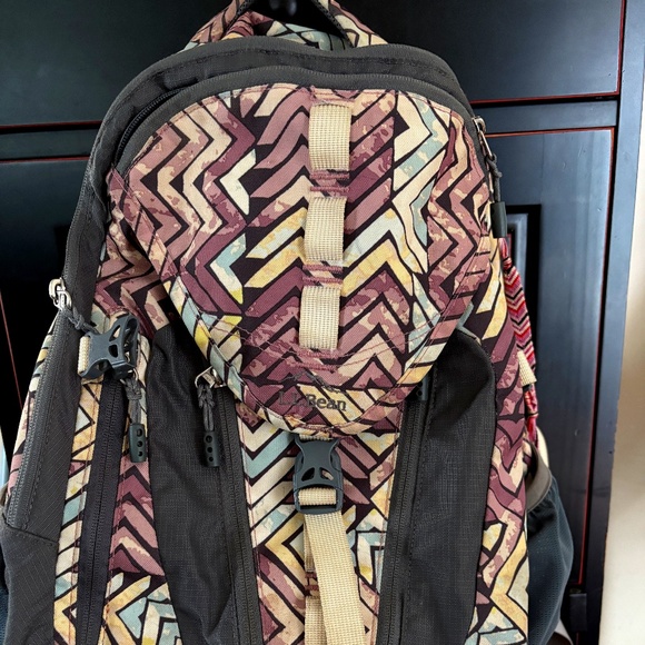 LL Bean backpack, media compatible, double zippered compartment, unisex